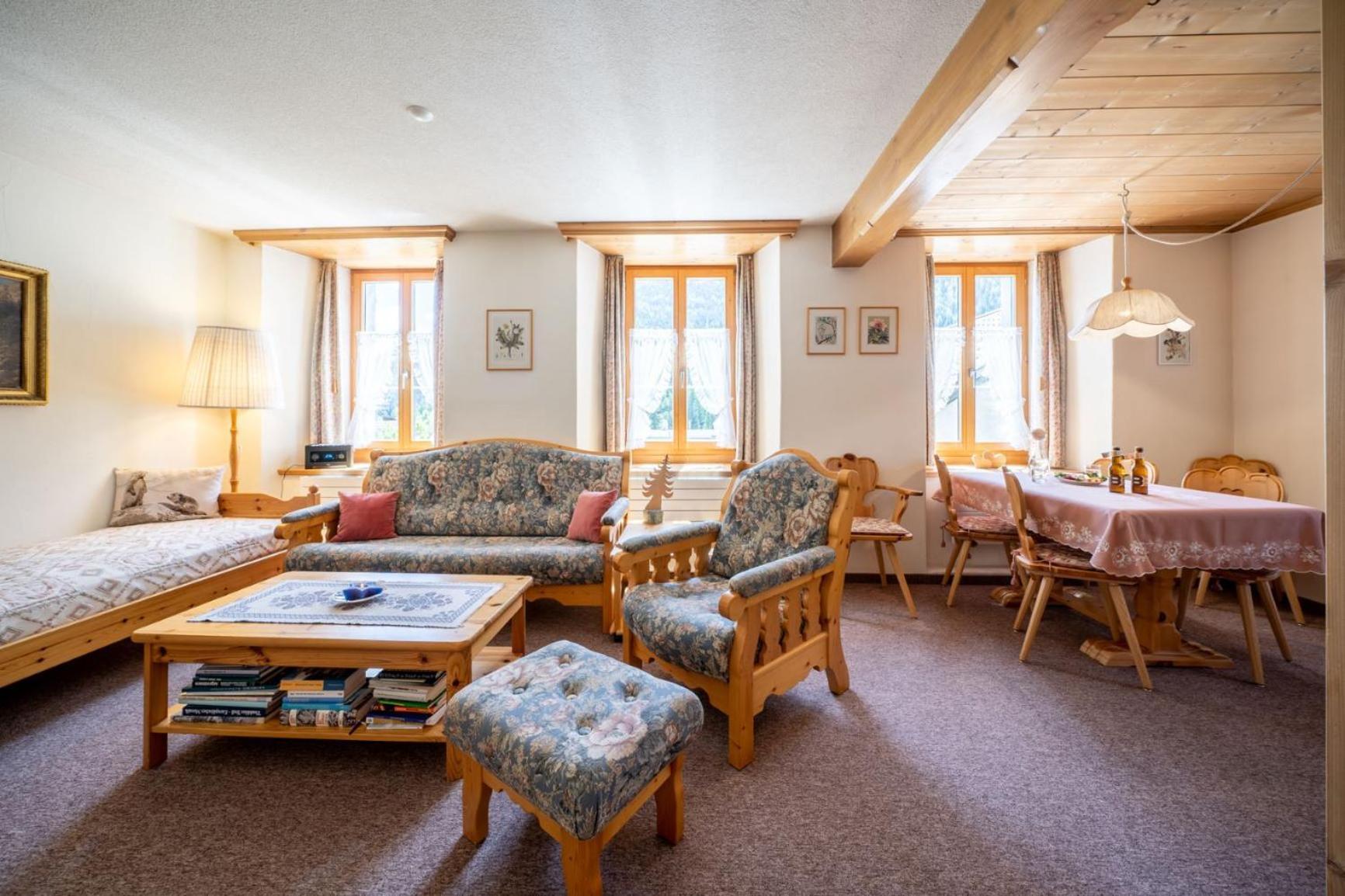 Chasa Plazza Gronda Lägenhet Lavin Exteriör bild